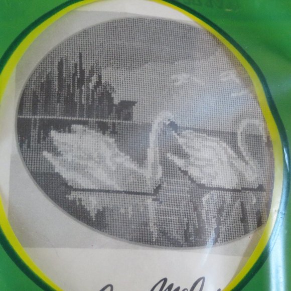 Jean McINTOSH Two SWANS M-178 Petit Point Pattern Vintage (#926) - Picture 2 of 6